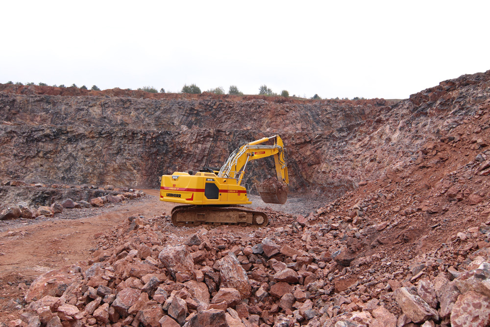 A Generation 8 Liebherr R 945 crawler excavator has replaced Lorban TP’s Generation 6 Liebherr R 946 model