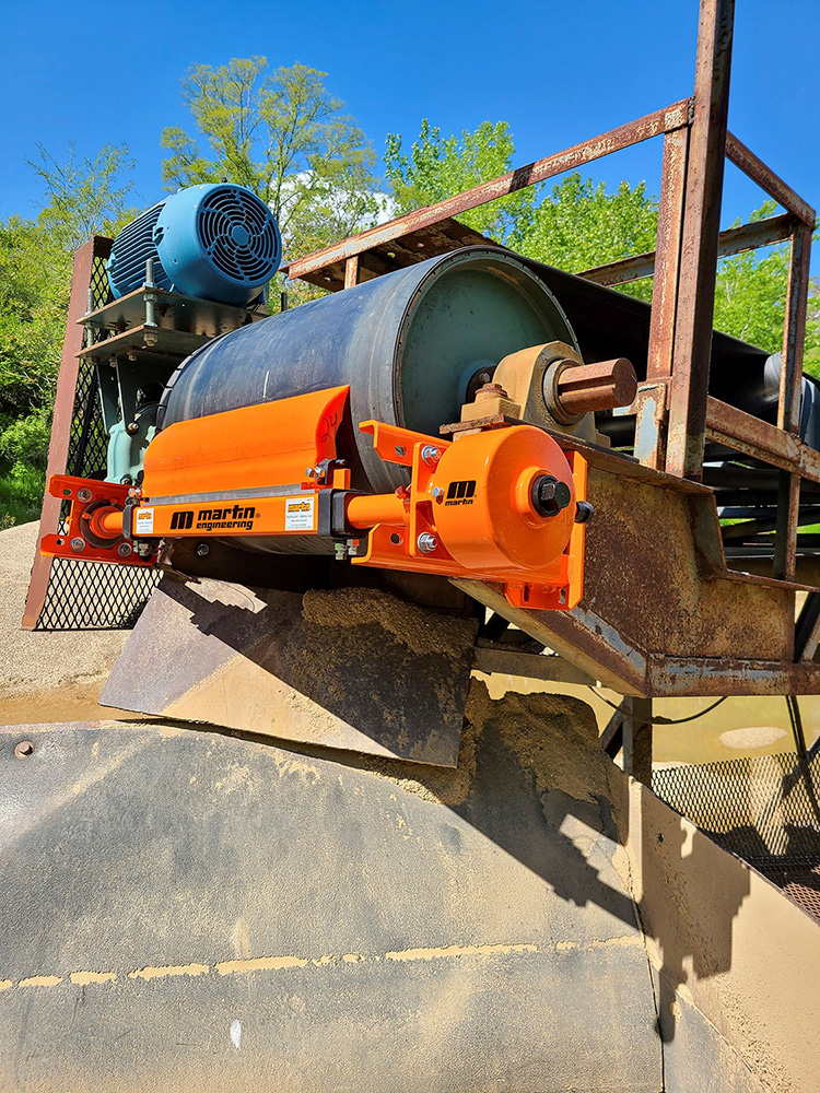 A Martin Engineering rotary twist tensioner on a primary belt cleaner