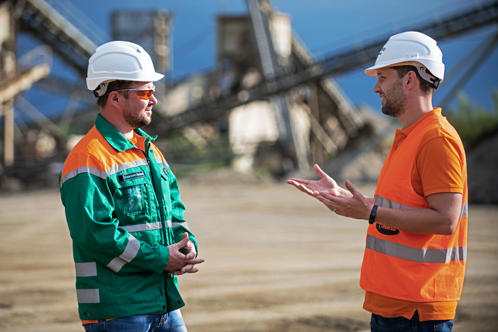 Metso Global product manager Evgeny Fedchenko (left) and Konstantin Pyatchenko