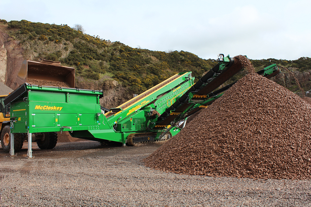 The SF50, available in standard or dual power formats, is McCloskey’s most compact, productive and mobile feeder stacker