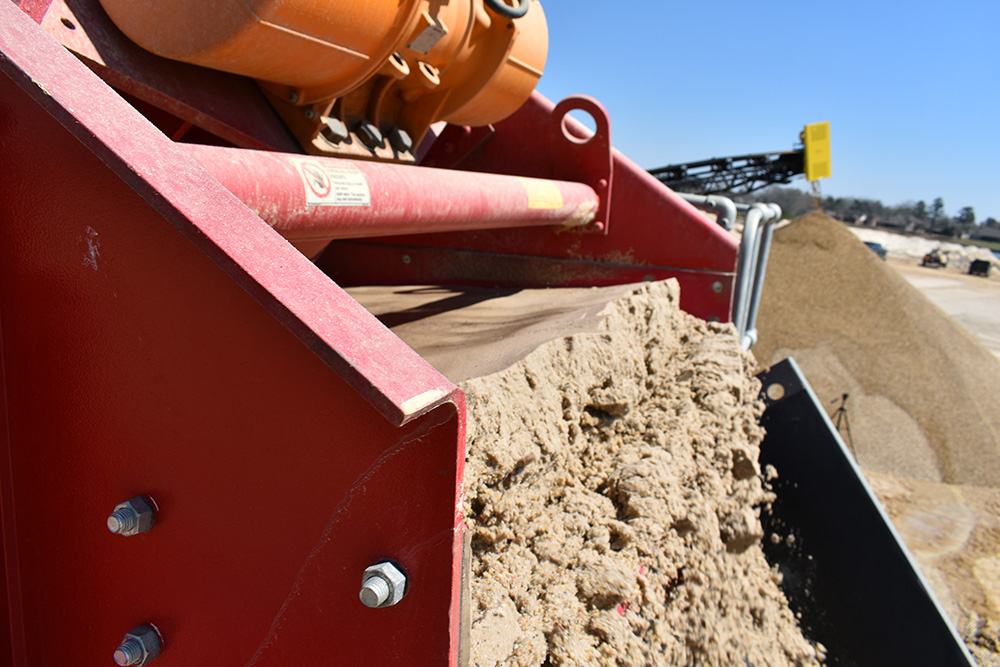 The dewatering screen of a McLanahan UltraWASH plant