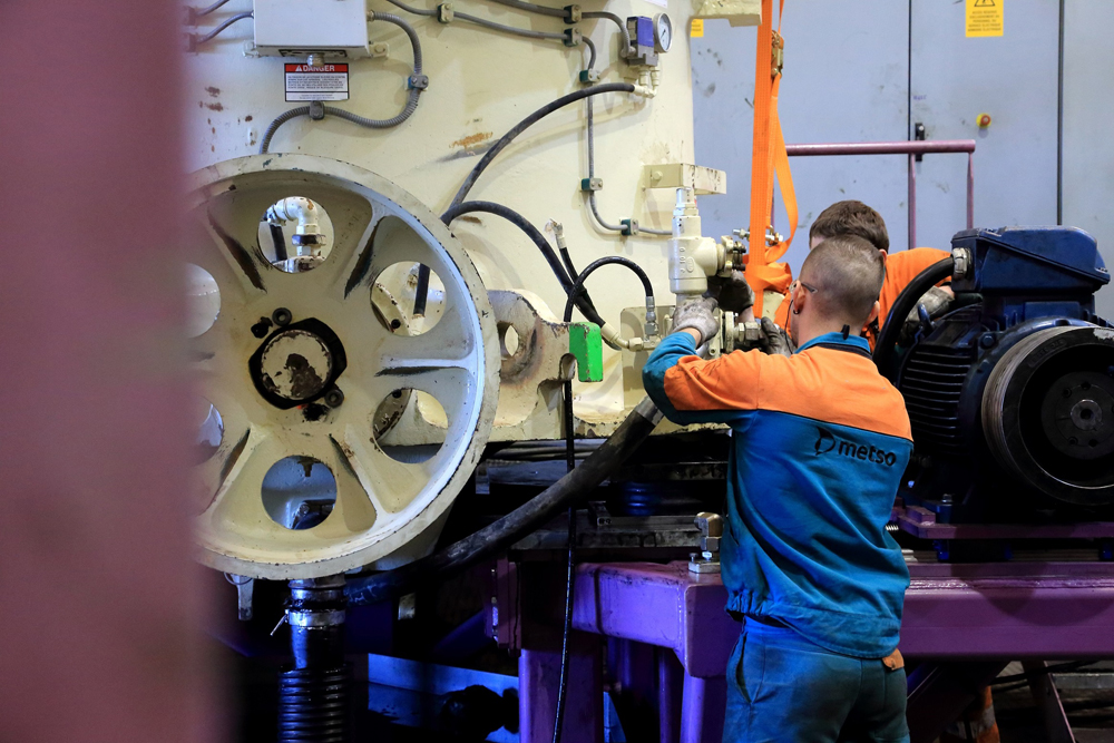 Engineers at Metso’s facility in Mâcon, France