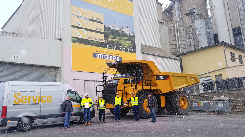 Pictured left to right: Bernhard Pfohl, Otterbein head of quarry operations; Bernhard Hohmann, service advisor Zeppelin Hanau; Heiko Neukebauer, Bastian Dölger and Thomas Hoffmann, service technicians for Zeppelin Hanau, and Roman Wisner, an Otterbein quarry truck driver 