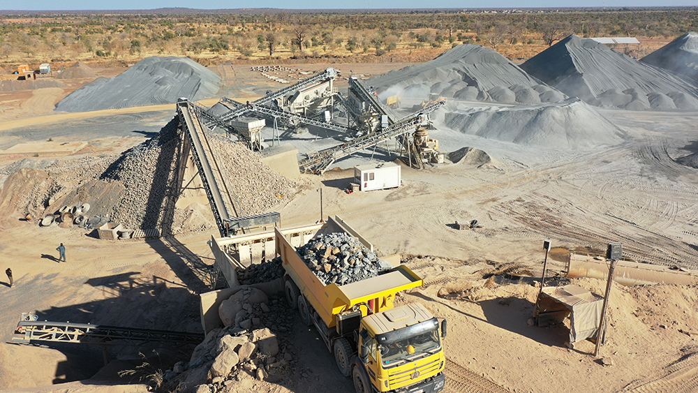 Arezki’s Mansa Dala site featuring a Metso Outotec Nordplant Compact HP200 CVB1845-4M crushing line