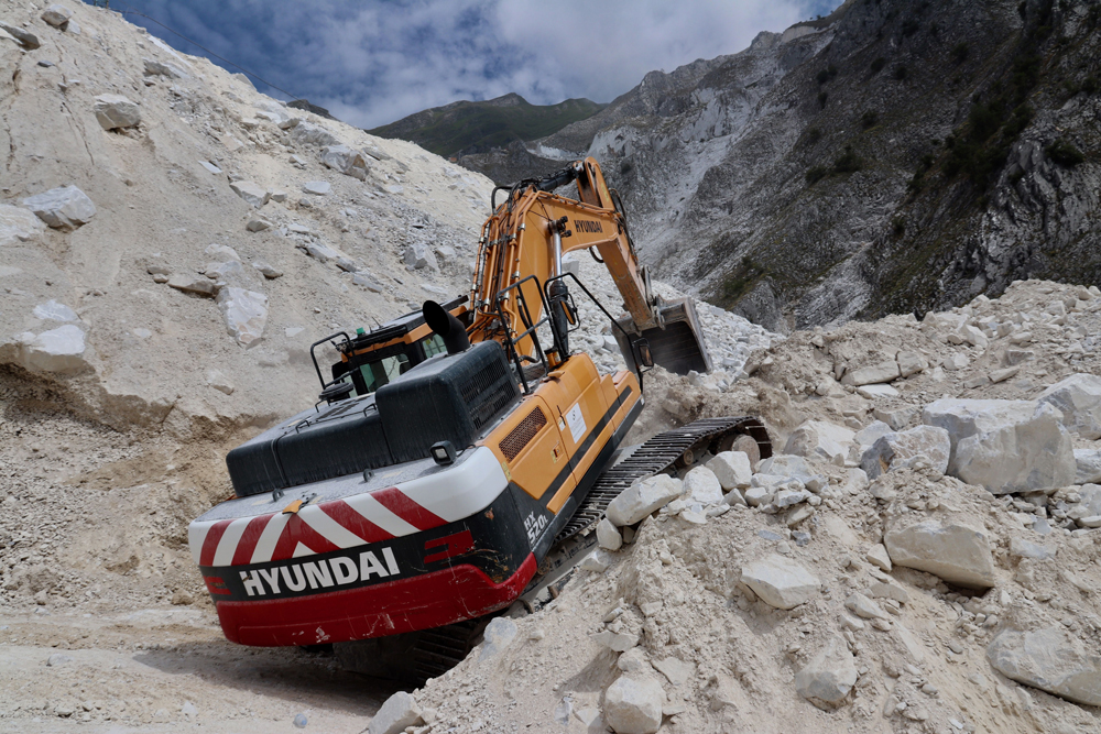 High power, a high degree of stability and maximum efficiency are said to be critical features of the Hyundai HX520L excavator