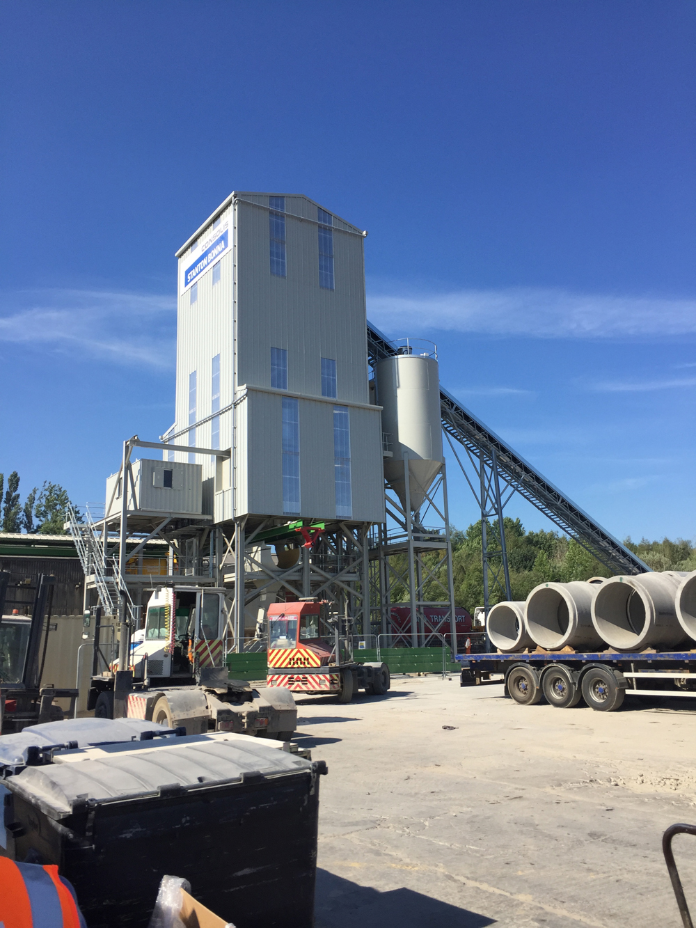 Rapid International collaborated with Stanton Bonna to develop a tailor-made tower batching plant system