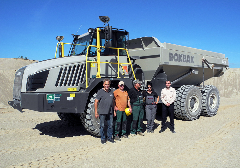 From left: Klarmann-Lembach salesman Thomas Keil, RA30 operator Frank Rabe, managing directors of Erdbau Schrader Uwe and Ines Schrader, and Rokbak regional sales manager Paul Culliford