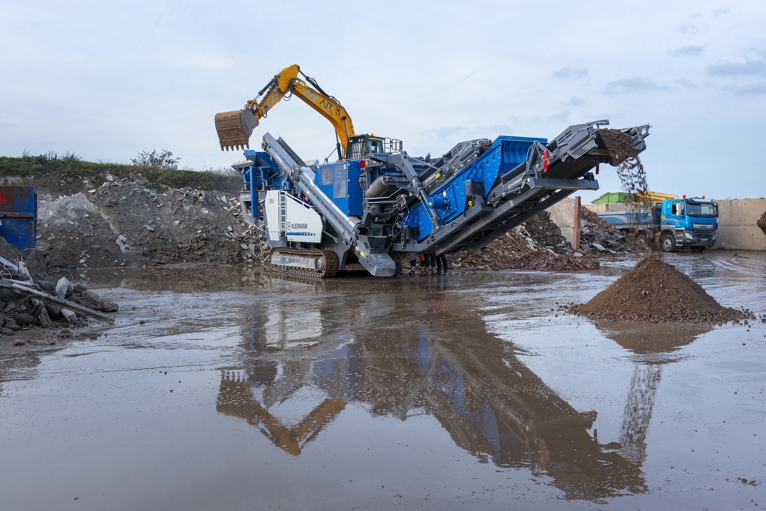 AR Aggregates has recently acquired a Kleemann MR 110 Z EVO 2 impact crusher and Kleemann MS 953 EVO screening plant 