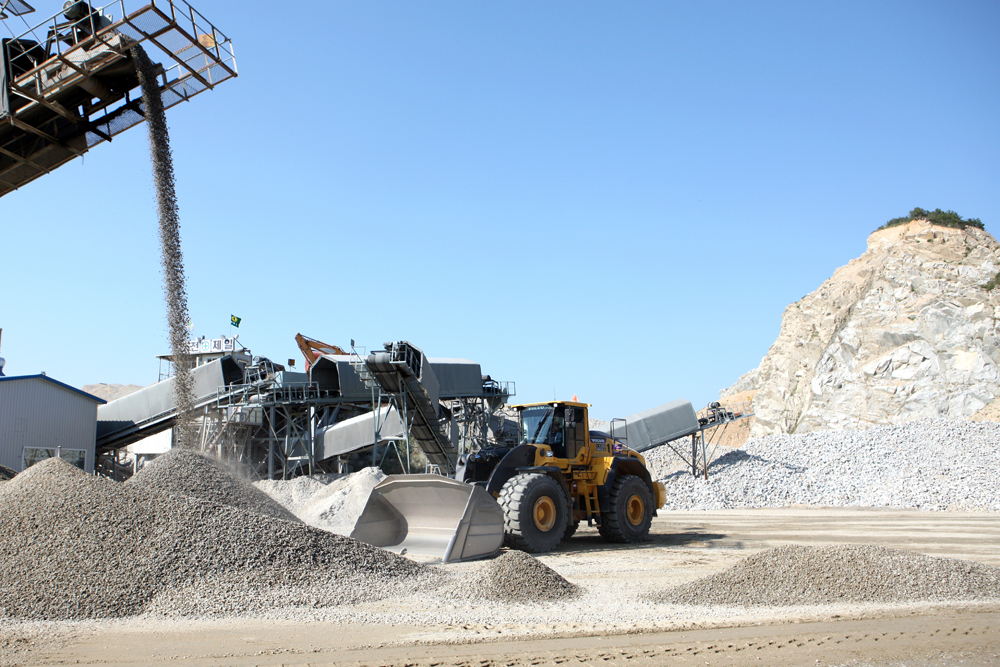 A Volvo CE L250 wheeled loader at work at Inwha-Li Quarry on Ganghwa-Gun, an island just off the northwestern-most corner of South Korea