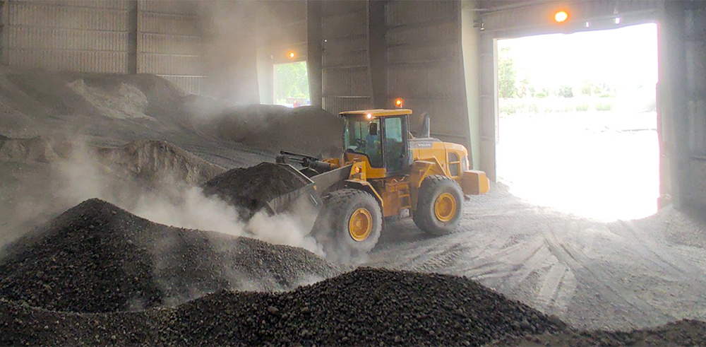 Hidromek’s HMK 310 LC crawler excavator loading a truck in a quarry. The model was among those exhibited by the Turkish manufacturer at NordBau 2020