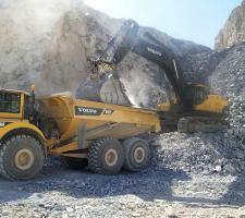 Volvo CE Crawler Excavator and ADT