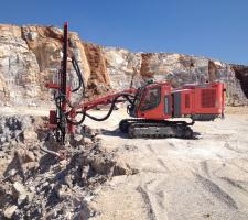 Sandvik Ranger DX800 hammer drill rig