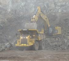 The Cat 390F loads the Cat 772G