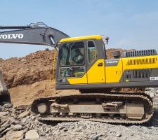 A Volvo EC200D is  boosting productivity at PT. Piramida Utama Perkasa's crushing plant.jpg