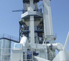 Asphalt plants at a Simge Group quarry 