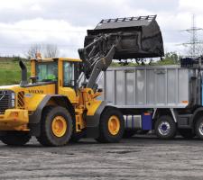 Viby Hy-Tip bucket on a Volvo wheeled loader