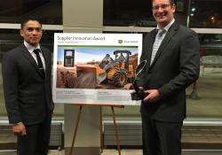 Deere Supplier Innovation Award Trimble Loadrite Nigel Kurtz Elliot Chisholm