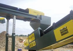 stockpile M2500 E4X and feed hopper