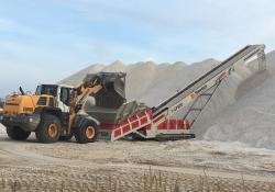 LF520 stockpiling sand (2).jpg_Bauma.jpg