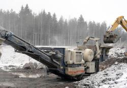 Pärhä Oy’s primary crushing is done by the diesel-powered/electrical Lokotrack LT120 jaw crusher