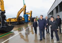 President Xi inspects LiuGong excavators at its Liuzhou plant. Source: Xinhua