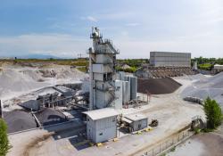 The Montichiari (Brescia) operation is a new high-performance quarry plant that is designed to produce large quantities of high-quality sized aggregate