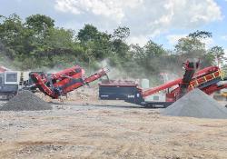 Hunan Yan Run’s Sandvik QI442 HS tracked impact crusher and QA335 Doublescreen in action