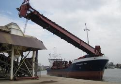 The DC Vlaanderen 3000 dredger unloading at Ostend port