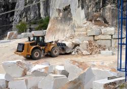 BKT’s new EARTHMAX SR 51 L-5 is designed for wheeled loaders in highly abrasive rock quarries