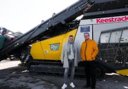 Wolfgang & Hans-Jürgen Büscher in front of the full electric plug-in R3e ZERO impact crusher