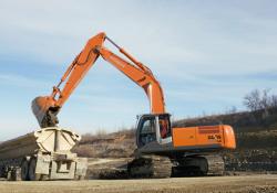 Hitachi excavtor emptying into truck