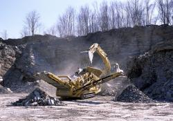 Fercav's quarry working with machinery