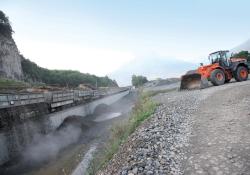 Train depositing aggregates