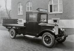 The first Volvo truck