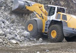 wheeled loader fitted with Erlau chains 