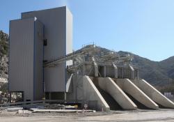 A new enclosed screening tower with storage for aggregates