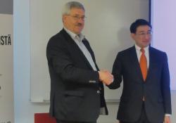 Thomas Åhman (left) with HCME President Moriaki Kadoya 