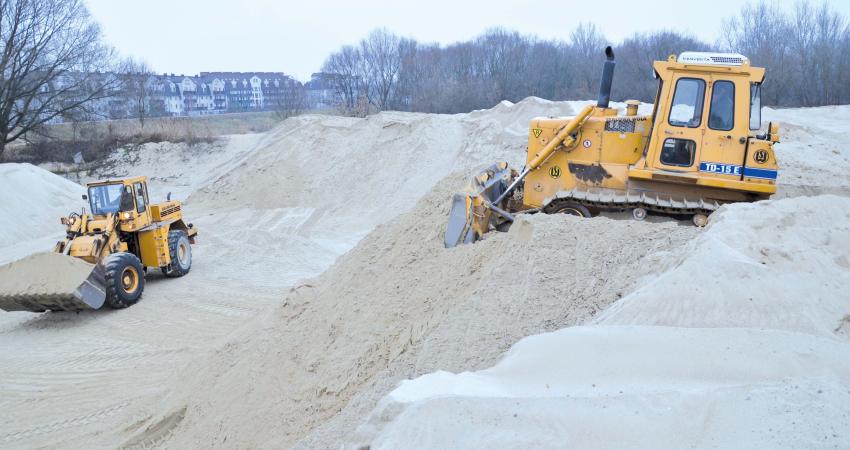 Dressta TD-15E crawler dozer and L34 wheeled loader