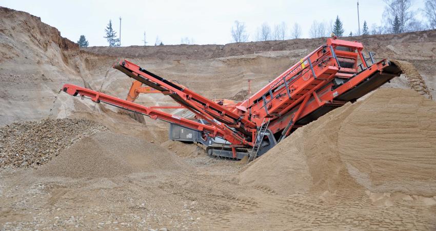 Sandvik QA451 triple-deck screens 