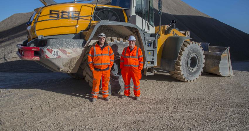 NEWS - Liebherr_L 586 X Power wheeled loader.JPG