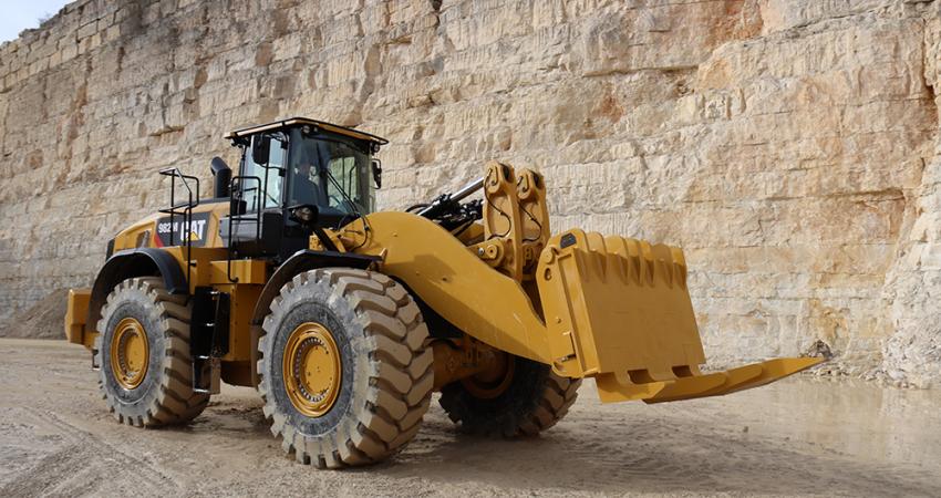 SH-Jura Steinbruch’s new Cat 982M wheeled loader with ripper tooth attachment