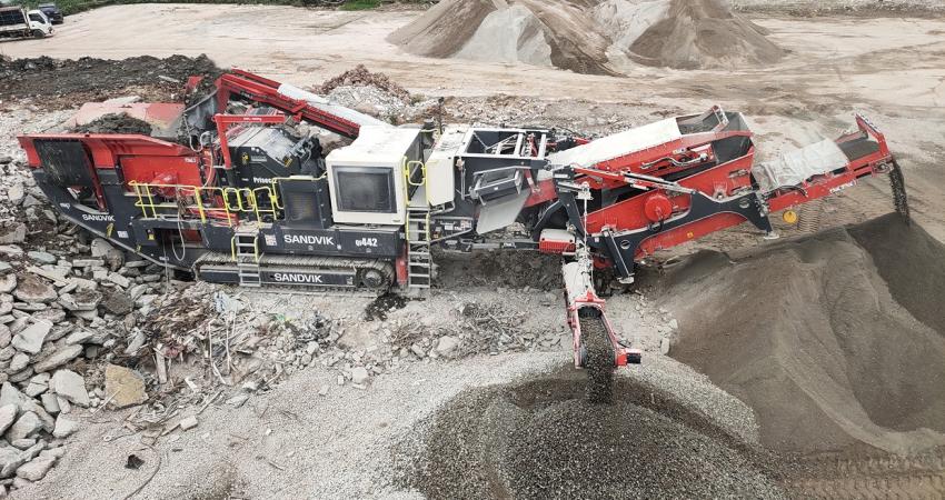 The Sandvik QI442 HS crusher