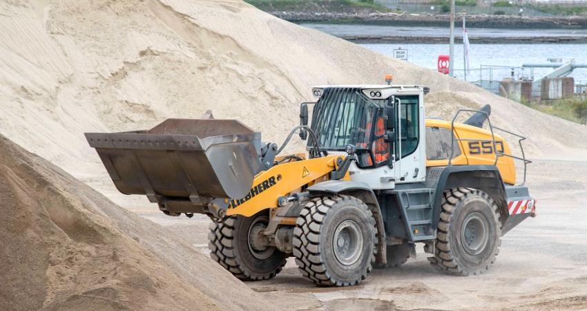 One of Tees Valley's two Liebherr L 550 XPower loaders in operation