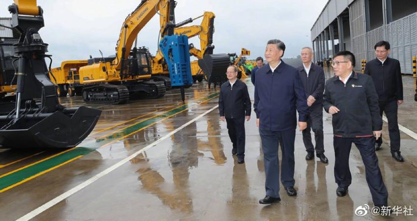 President Xi inspects LiuGong excavators at its Liuzhou plant. Source: Xinhua