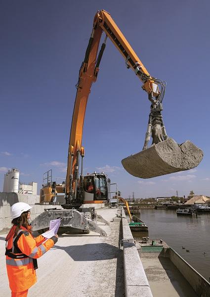 The new Paris plant crushes materials to produce recycled aggregates which are offered for sale locally