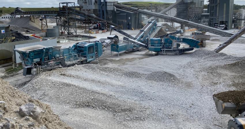 PowerX Equipment’s solution for CEMEX Dove Holes comprises a Powerscreen Trakpactor 550 impact crusher, a Powerscreen Chieftain 2200 screener and a Powerscreen Maxtrak 1000 cone crusher