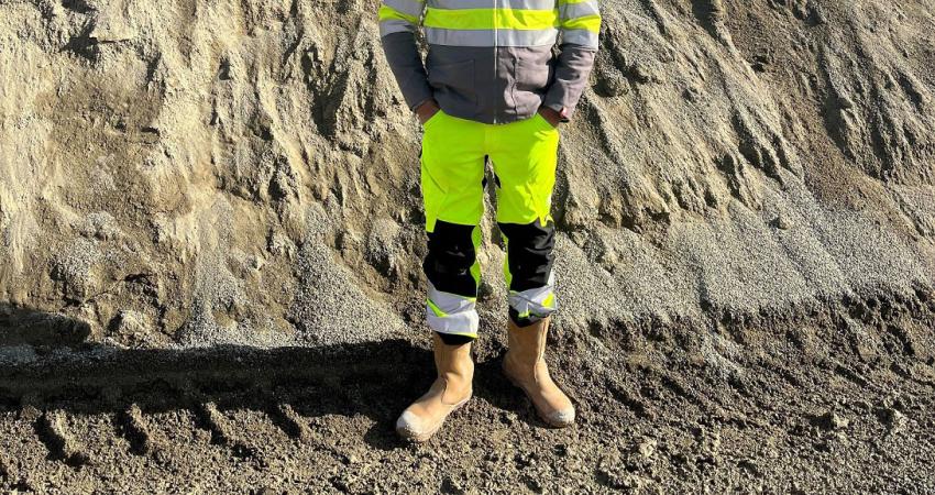 David Suppliciau, chief of projects for GESA’s parent company, Gestrag, with the Cat 982 XE at work behind him