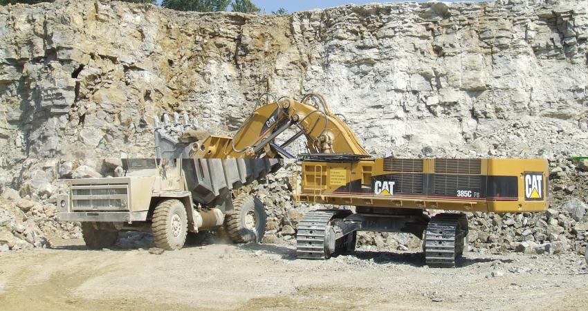 Front loading shovel at work