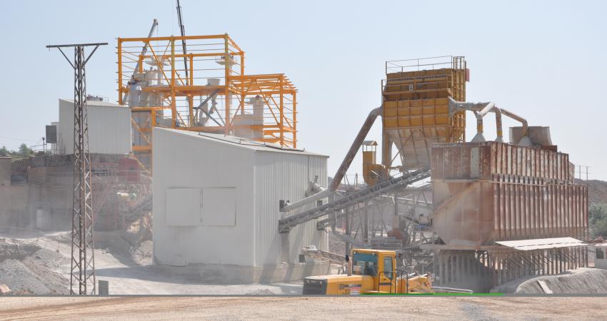 Loader in front of Turkish quarry