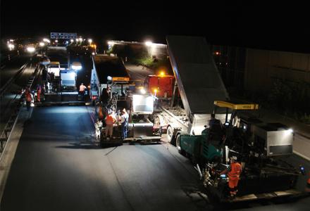 Resurfacing the A99 near Munich after dark